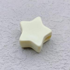 Étoiles en acrylique avec perles épaisses et grandes trous colorés macaron, idéales pour porte-clés, bracelets, cordons et pendentifs - Product Image 4