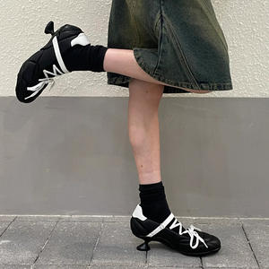 Vente en gros de chaussures à talons qianlian pour femmes, chaussures de football à logo personnalisé et à la mode, baskets Mary Janes avec talon pour femmes - Product Image 6