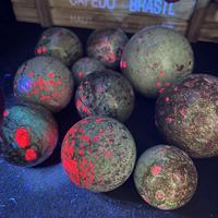 Pierres de guérison en gros boules de cristal beau rubis poli en sphère de kyanite pour la décoration