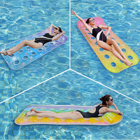 Vente chaise longue gonflable piscine fête flotteur avec paillettes eau jouet arc-en-ciel couleur bateau à rames gonflable