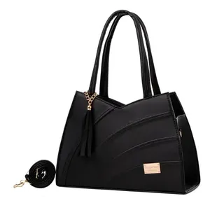 กระเป๋าถือหนังสีดำสำหรับผู้หญิง ยี่ห้อ Fana Kanya ดีไซน์หรูหรา ตกแต่งพู่ห้อย เหมาะสำหรับใช้ในชีวิตประจำวัน กระเป๋าสะพายลำลอง - Product Image 4