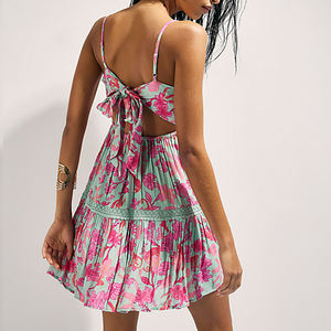 Diseña tu propio vestido halter sin mangas con cuello en V y volantes florales, vestido de playa corto de viscosa personalizado OEM - Product Image 3