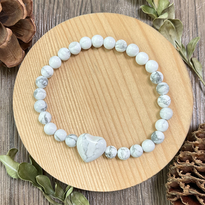 Joyería Bohemia de autoconciencia hecha a mano, cuentas de corazón elásticas, pulsera de alivio de tensión calmante de howlita Natural para hombres y mujeres - Product Image 5