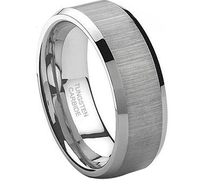 Conception de bague de mariage classique, bords biseautés plats coupe confortable cadeau de mariage en carbure de tungstène faux anneaux de mariage