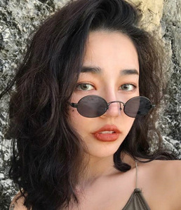 Europeo Vecchio Tendenze Della Moda 90S Retro Shades Vintage Sottile Sottile Piccolo Stretta Piccola Cornice Ovale <span class=keywords><strong>Occhiali</strong></span> <span class=keywords><strong>Da</strong></span> <span class=keywords><strong>Sole</strong></span> Lenti - Product Image 1
