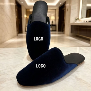 Chaussons d'hôtel personnalisés en velours brodé avec logo, 5 étoiles, pour femmes et hommes, en cuir véritable souple, silencieux, fabriqués en usine - Product Image 1
