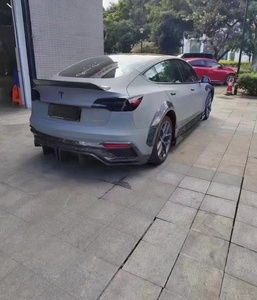 ชุดแต่ง IM Body Kit สำหรับ Tesla Model 3 - กันชนหน้าและหลัง, สเกิร์ตข้าง, ลิปหน้า HOOD, ดิฟฟิวเซอร์, และซุ้มล้อ - Product Image 6