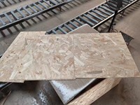 Panneau de bois aggloméré (OSB) de qualité ENF, matériau composite bois-plastique écologique pour la décoration de gymnases et l'utilisation en extérieur