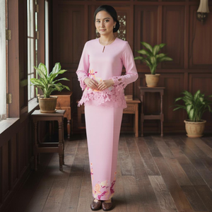 ชุดบาจู คูรุง โมเดน ซูลัม เคราวัง โรงงานขายส่ง ผ้าเครปไม่ต้องรีด ซีอี ครีป เคบายา เคดาห์ ลูกไม้ ผ้าคลุมไหล่ ไวรัล ราญา 2025 เทรนด์แฟชั่นผู้หญิง - Product Image 1