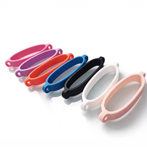 Poignée <span class=keywords><strong>de</strong></span> bouteille d'eau pour porte-gobelet <span class=keywords><strong>de</strong></span> voiture, sangle en silicone souple, compatible avec la plupart des bouteilles d'eau et gobelets <span class=keywords><strong>de</strong></span> 8 à 40 oz, accessoires pour gobelets - Product Image 3