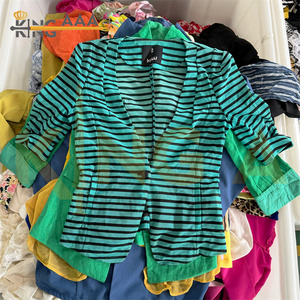 Giacche da donna usate in balle miste, sottili, invernali, taglie forti, stile popolare, spedizione via mare, alta qualità, prezzo conveniente, MOQ 45kg - Product Image 5