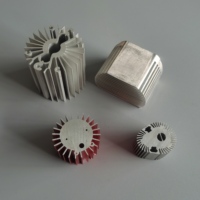 Dissipateur thermique en aluminium extrudé, dissipateur thermique en alliage d'aluminium, dissipateur thermique en aluminium anodisé extrudé CNC