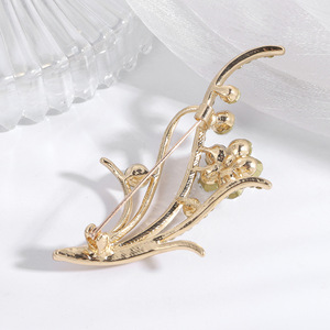 Fashion Crystal Brooch Pin Rhinestone Flower Design <b>Wedding</b> Jewelry Unisex <b>Accessory</b> - Product Image 4