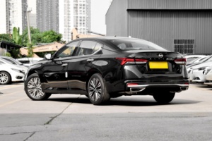 Nissan Teana 2012 d'occasion, berline, conduite à gauche, sièges en cuir - Product Image 3