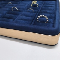 Ensemble de bijoux en diamant, haute garde, bague, collier, bracelet, bijoux fins, palette d'exposition, plateau d'exposition en métal pour bijoux
