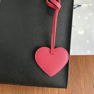 ヨーロッパ系アメリカ人向けの人気商品、PUレザー製のハート型バッグハンギングオーナメントキーホルダーペンダント、マルチカラーピーチ、紛失防止、都会風 - Product Image 2