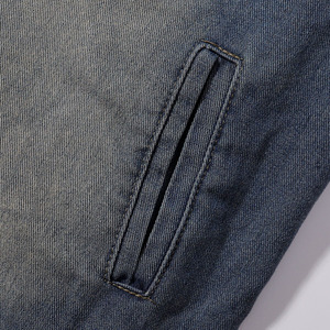 Giacca in denim baggy con collo alto personalizzato, indaco scuro, tasca singola sul petto con bottoni a pressione in ottone, oversize, minimalista, <span class=keywords><strong>avant</strong></span>-<span class=keywords><strong>garde</strong></span>. - Product Image 4