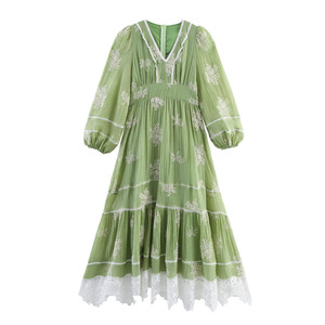 Robe longue à broderie florale verte pour femmes avec col en V et bordure en dentelle Mode décontractée pour le printemps, l'été et l'automne - Product Image 1