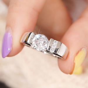 Anello Futuristico con Zirconi per Donne, Gioiello da Dito Creativo e alla Moda - Product Image 4