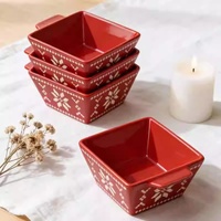 Bol carré en céramique rouge festif avec motif flocon de neige en relief et poignées, résistant au four, idéal pour les collations à la maison, en cuisine ou au restaurant