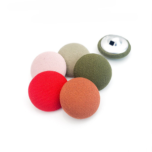 Phụ Nữ Vải Bao Phủ Satin Trim Nút Với Kim Loại Chân Nút Cho Trẻ Em Trẻ Em Quần Áo Đám Cưới Sản Xuất - Product Image 6