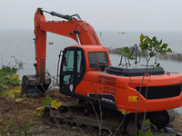 Excavator Crawler DX215 yang Efisien untuk Pengembangan Infrastruktur, Pembersihan Lahan, Proyek Jalan, Penanganan Material, dan Penggalian Berat