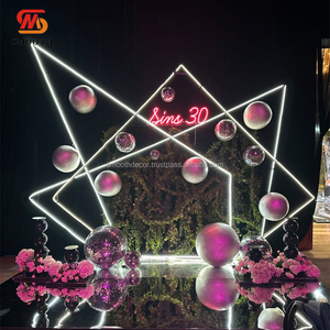 Espejo LED Metálico Liso con Diseño de Cabina de Fotos para Bodas, con Tamaño y Color Personalizables - Product Image 4