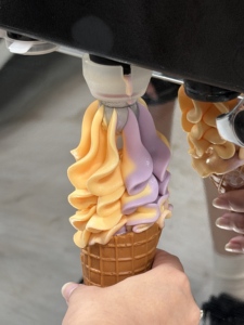 Machine à glace molle commerciale 3 saveurs avec pompe à air, modèle de table, pour camion de restauration et équipement de snack - Product Image 2