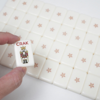 2026 Tuiles de Mahjong Américaines Originales Thème Noël en Acrylique Casse-Noisette Bonhomme de Neige Traîneau Luxe Voyage Divertissement Familial Blanc
