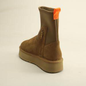 รองเท้าบูททรงสูงหนังกลับวัวแท้ Colorway - Product Image 4