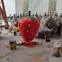 Outdoor Fruit Grote Glasvezel Aardbei Standbeeld Voor Tuindecoratie