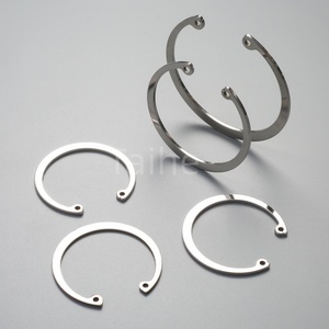 Estampage de précision personnalisé <span class=keywords><strong>circlips</strong></span> anneau élastique anneau de retenue interne externe en acier inoxydable - Product Image 1