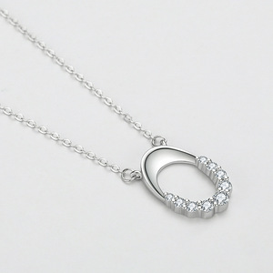 Collar con colgante ovalado de plata de ley S925 minimalista, versión en cobre personalizable, con microincrustaciones de circonita, para mujer. - Product Image 4