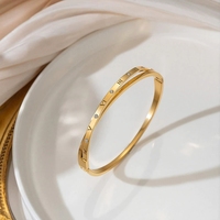 Bracelet de luxe léger en acier inoxydable double couche avec fermoir à chiffres romains et incrustation de diamants, design croisé