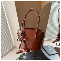 Sac en cuir souple à texture avancée pour femmes 2025 nouveau sac à bandoulière tendance et polyvalent pour femmes, sac à boulettes à une épaule