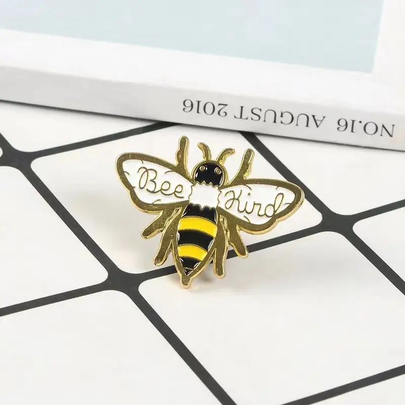 Bewaar De Bijen Soort Emaille Spelden Custom Bee Broches Revers Pin Shirt Tas Badge Natuur Dierlijke Sieraden Cadeau Voor Kinderen Vrienden