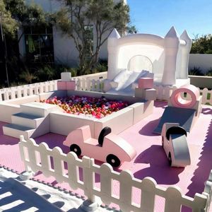 Offre Spéciale : Grand Aire de Jeu Intérieure Commerciale Carrée avec Piscine à Balles Blanches et Château Gonflable pour Fêtes d'Enfants - Product Image 1
