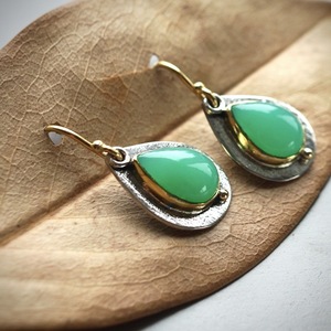 Pendientes de gota con gema verde en forma de lágrima, engaste de bisel, poste de cobre, joyería de moda para fiesta - Product Image 3