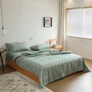 Literie de luxe toutes saisons avec oreillers décoratifs, ensemble de literie en broderie Jacquard avec pompons - Product Image 3