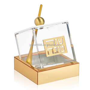 Vaso per il Miele Sospeso in Acrilico Trasparente Personalizzato con Scritte a Specchio per Rosh Hashanah - Product Image 4