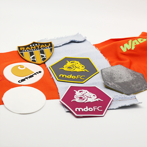 Tùy chỉnh in ấn <span class=keywords><strong>3D</strong></span> logo dập nổi sắt-<span class=keywords><strong>on</strong></span> Thiết kế quần áo may mặc t Áo sơ mi hat sắt trên cao su huy hiệu Silicone truyền nhiệt vá - Product Image 3