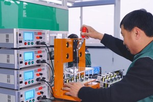 <span class=keywords><strong>Chargeur</strong></span> ebike haute efficacité et haute qualité 24v 48v 72v 36v <span class=keywords><strong>chargeur</strong></span> <span class=keywords><strong>lithium</strong></span>-ion réglable 36v <span class=keywords><strong>chargeur</strong></span> de <span class=keywords><strong>batterie</strong></span> <span class=keywords><strong>au</strong></span> <span class=keywords><strong>lithium</strong></span> - Product Image 6