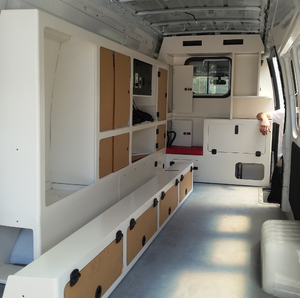 Kits de conversion d'ambulance avec intérieur en ABS personnalisé - Product Image 1