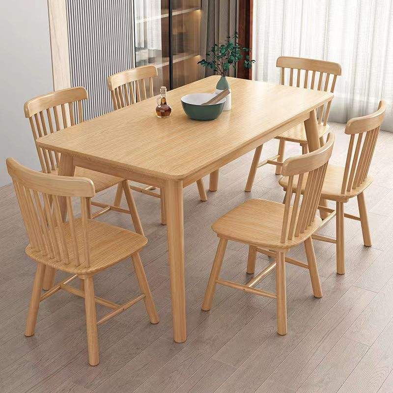 Une table six chaises windsor chaise