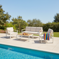 Ensemble de mobilier d'extérieur moderne et minimaliste en aluminium 5 pièces avec table aspect bois pour hôtels et parcs, idéal pour la cour et le bord de piscine