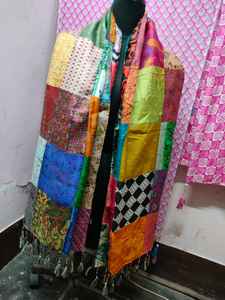 Foulards en soie patchwork vintage sur mesure 72cm fabriqués à la main de luxe pour femmes toutes saisons cadeau pour les amateurs d'art - Product Image 5