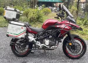 Motocicleta de Aventura TRK502X de 500cc con Motor Bicilíndrico en Paralelo, Ideal para Viajes de Larga Distancia - Product Image 4