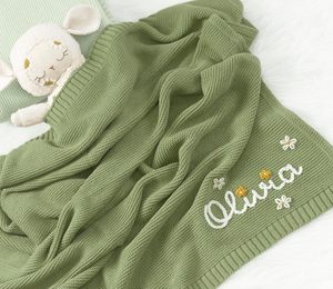 Couverture d'emmaillotage personnalisée avec nom, couvertures de réception pour garçons et filles, cadeaux personnalisés parfaits pour les nouveau-nés, les baby showers - Product Image 1