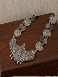 DIVYORO Collier traditionnel en argent oxydé avec motif de temple, fait main, style tribal bohème, bijoux de mode pour femme, pour mariage et fête - Product Image 1