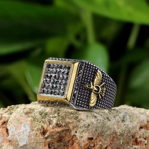 ZhuQian Großhandel Vergoldeter Edelstahl Zirkon-Cluster Herren Quadratische Ringe <span class=keywords><strong>Retro</strong></span> Adler Seitenanschauender Dominanter Persönlichkeitsring - Product Image 5